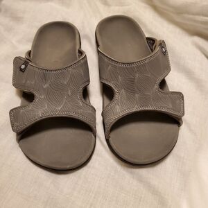 Spenco Women's Kholo Wave Slide Sandal 7 B Gray